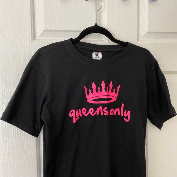 ✨Host Post✨Queens Only Black T-shirt Short Sleeve - Picture 8 of 10